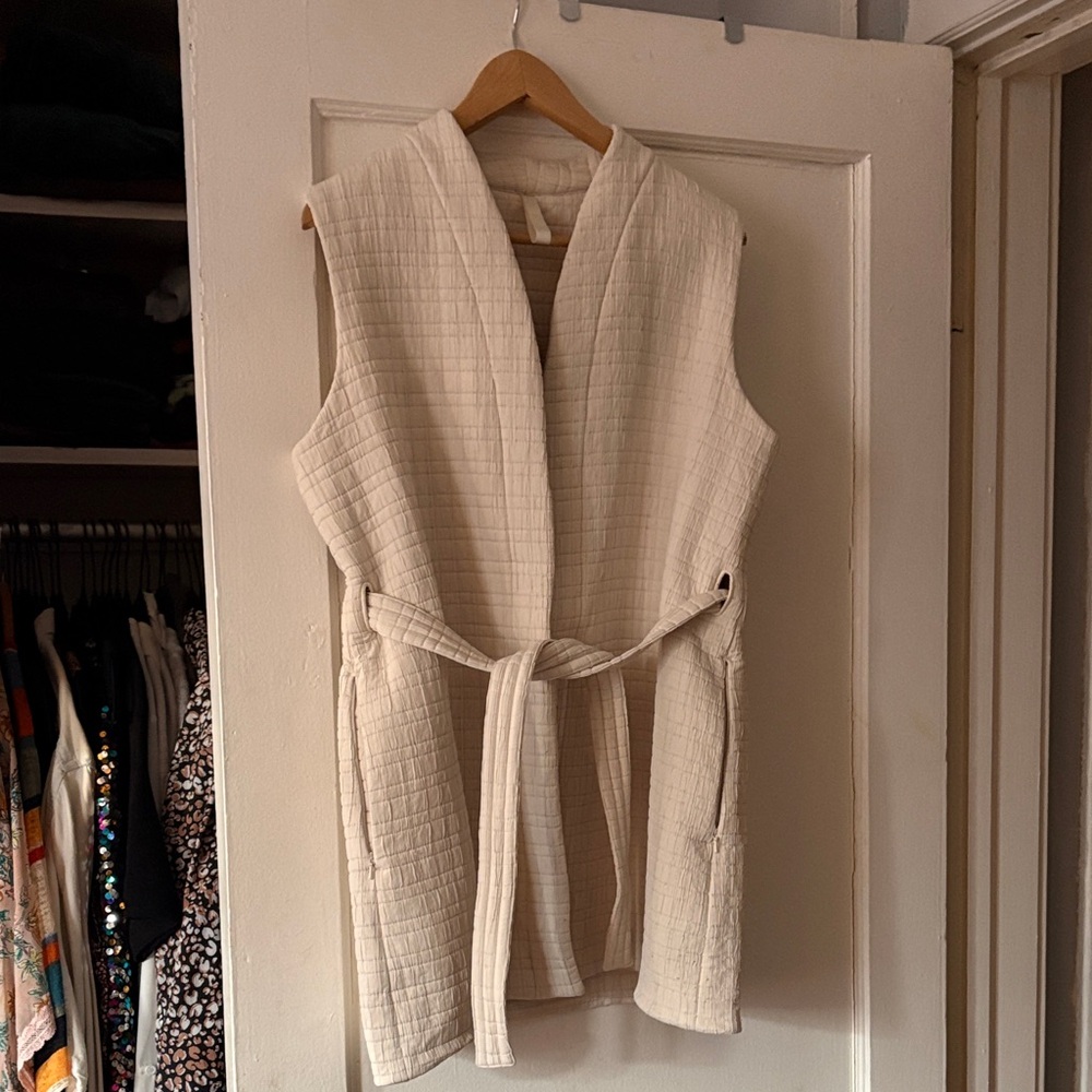 Lululemon Athletica Beige/Cream Quilted Vest
